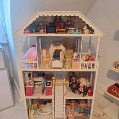 Dolls house with dolls