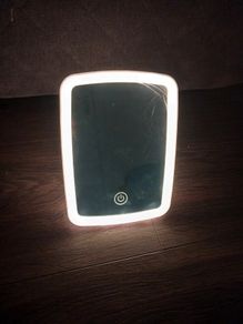 Compact LED Makeup Mirror with Touch Sensing, Featuring Three Lighting Options