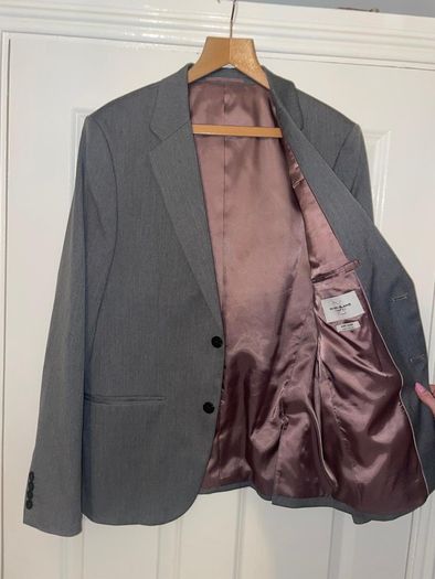 Beautiful River Island suit 40r jacket  32r trousers