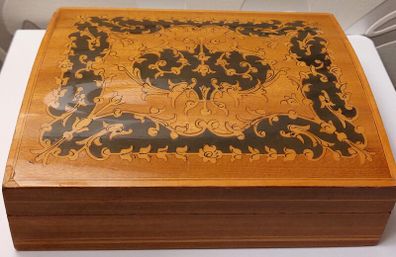 Sorrento Ware Jewellery/Cigar/Cigarette Box