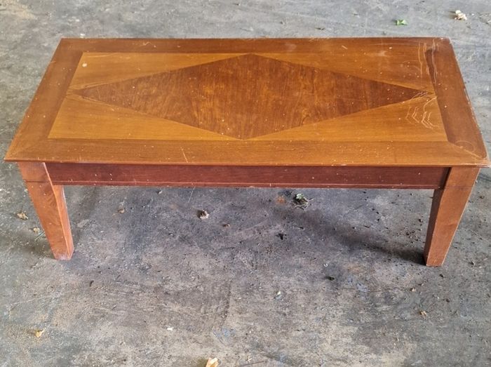 Selection of wooden coffee tables / chairs