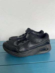 Boys Nike school trainers uk1