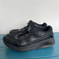 Boys Nike school trainers uk1