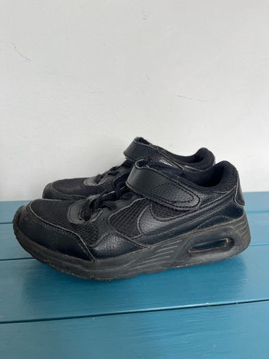 Boys Nike school trainers uk1