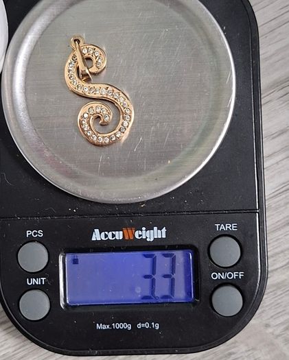 9ct yellow S pendant