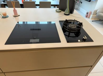 Siemens iQ700 60cm Induction Hob and iQ700 Gas Domino 30cm Ceramic Hob