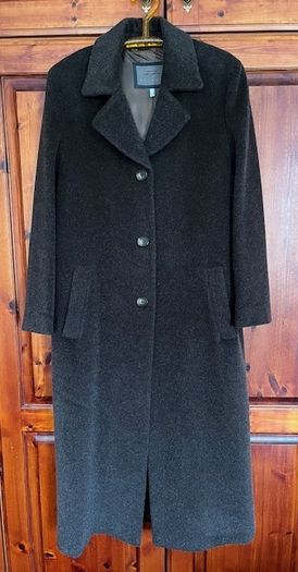 Apriori Long Virgin And Mohair Wool Coat- Luxury brand..  Elegant & Classic. Size Gb 12 / Medium.  Excellent Condition. Stunning.