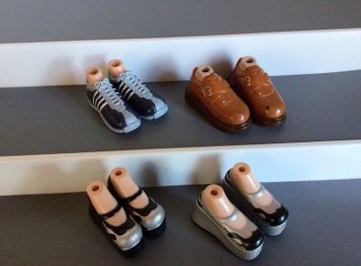 4 Pairs of bratz Shoes /Feet