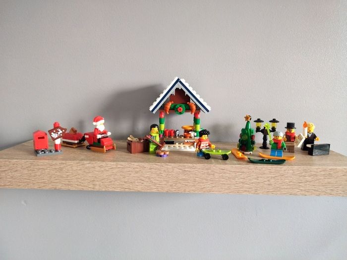 LEGO Winter Village Accessories and Mini Figures Bundle 1