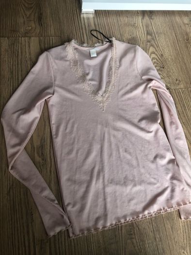 pink top