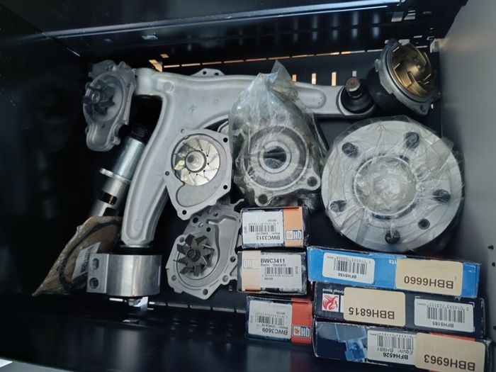 Car parts, of all kinds (clutches, pressure plates, discs, shock absorbers, etc.)
