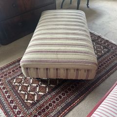 footstool /Ottoman