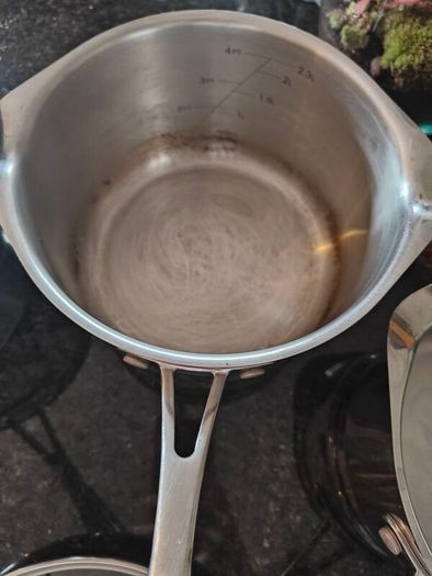 Pots/Saucepans x4