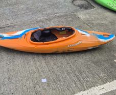 Used Dagger Axiom Action 8.0 Kayak