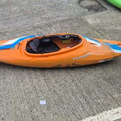 Used Dagger Axiom Action 8.0 Kayak