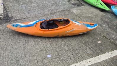 Used Dagger Axiom Action 8.0 Kayak
