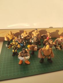 Rumblers WWE / Wrestling Figure Bundle 13 Figures