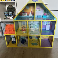 Peppa pig wooden house