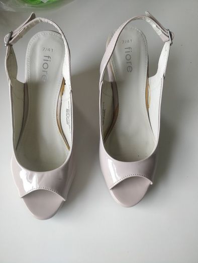 Shoes - Size 7