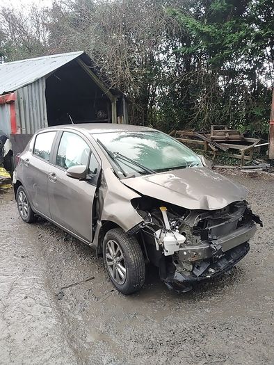 Breaking Toyota Yaris 2017 petrol