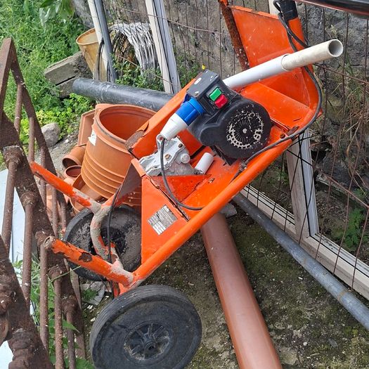 Cement  mixer