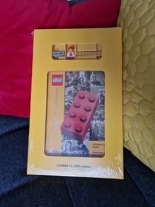 LEGO Collectors Guide Limited Edition book (free shipping)