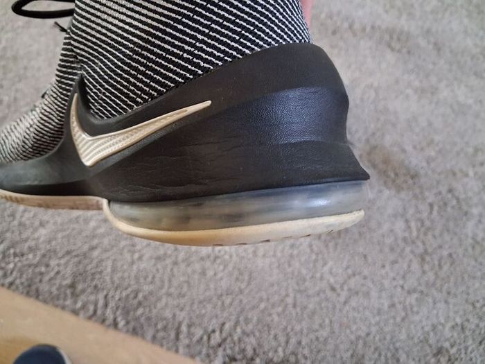 Men's Nike AirMax Infuriate Basketball Shoes