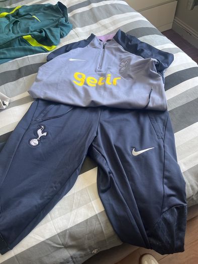 4 spurs original size xl older boys tracksuits green one has matching t shirt