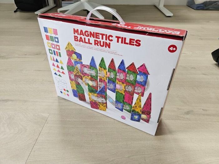 Magnetic Tiles Ball Run 125-Piece Set