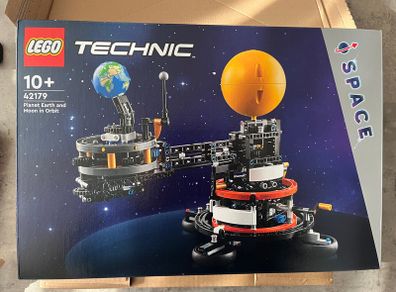 Lego Technic Planet Earth & Moon in Orbit BNIB