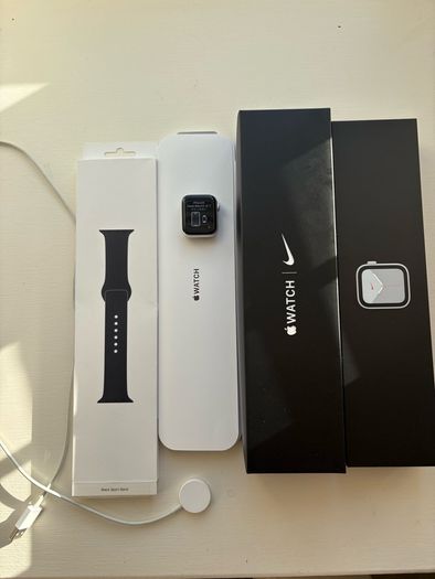 Apple Watch Nike Series 5 (40mm, Silver Aluminium) Boxed (Model A2092)