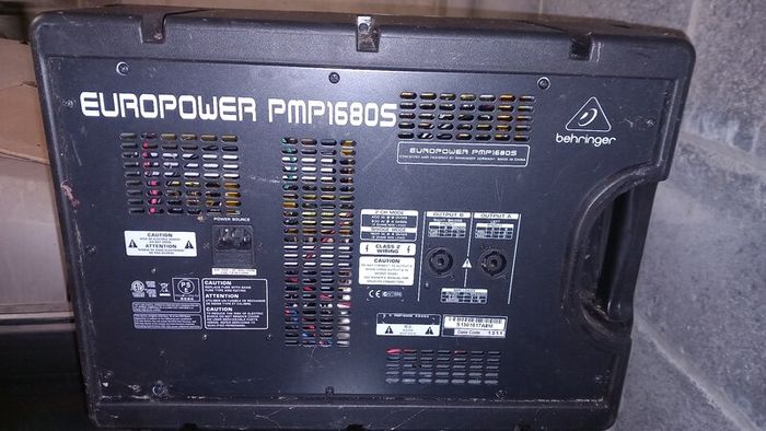Behringer PMP1680S powered mixer