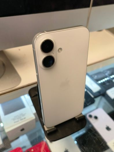 iPhone 16 (128GB, white) | Three Network 92% battery original