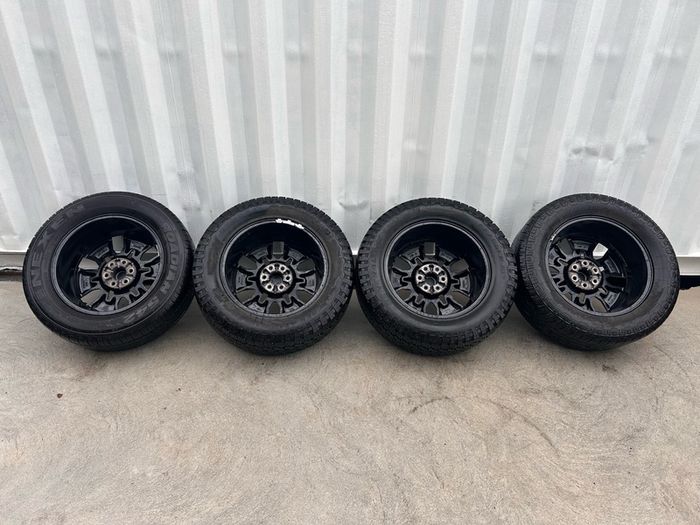 Genuine Nissan Navara 18" Alloy Wheels