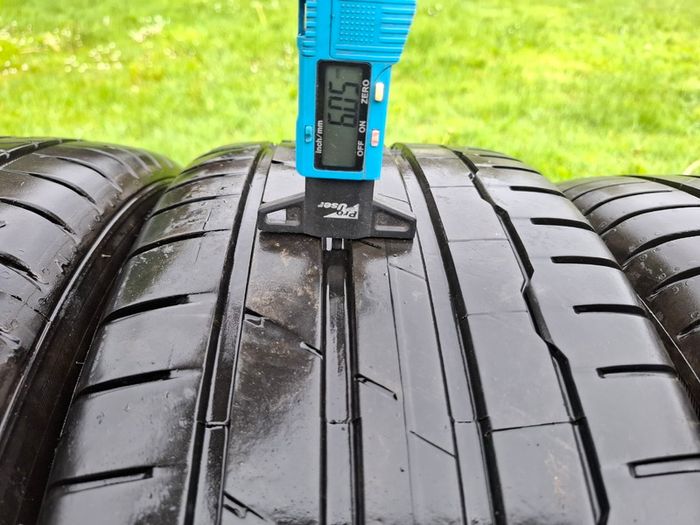 17" Vw Alloys with tyres