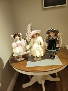 Porcelain collectors dolls