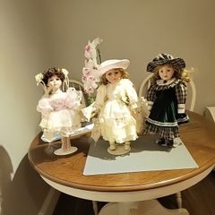 Porcelain collectors dolls