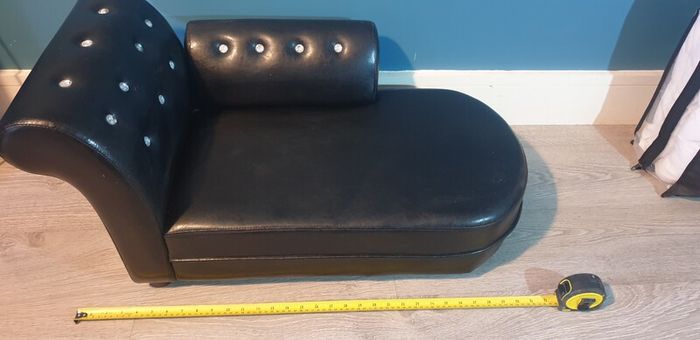 Dog bed chaise / lounge