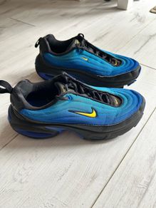 Nike Air blue boys runners Size 4
