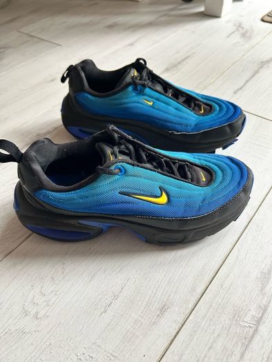 Nike Air blue boys runners Size 4