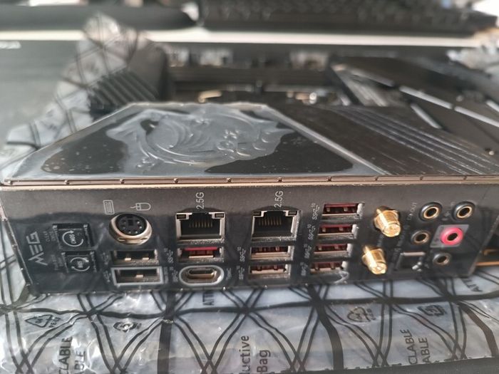 MEG Z690 unify High End Intel 1700 mobo