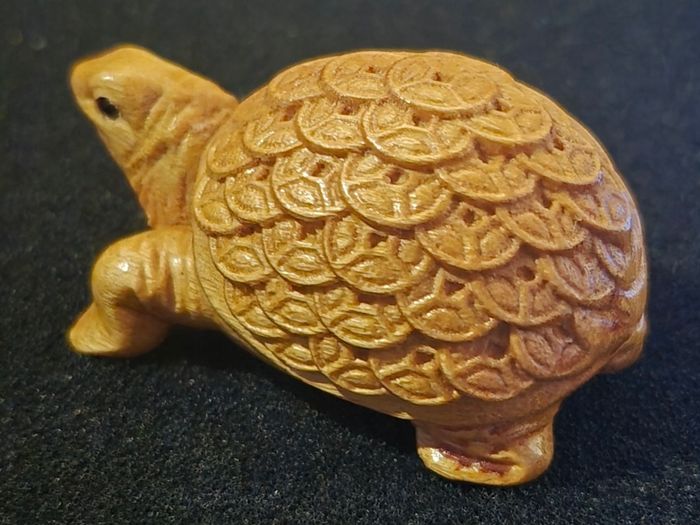 Carved wooden turtle/tortoise