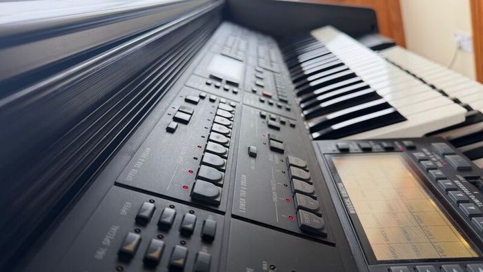 Technics SX-GX5 Organ with bench, Manual, Sheet Music and more.
