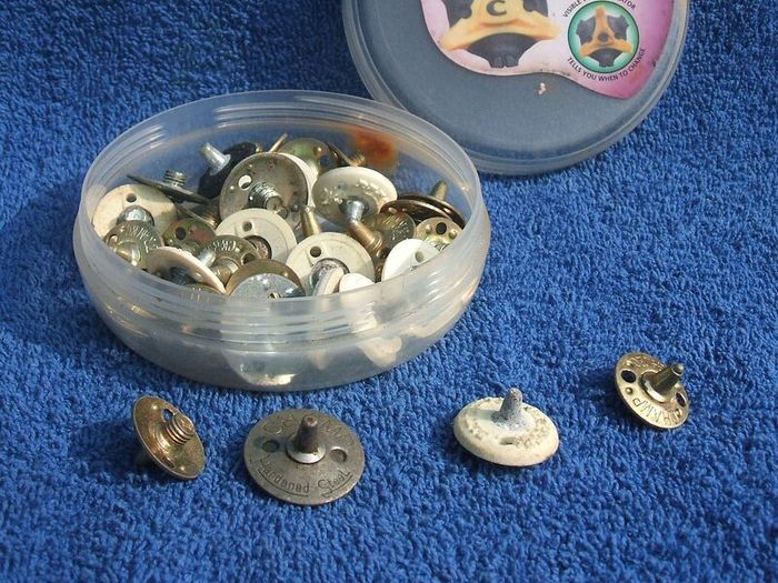 GOLF SHOE SPIKES - an assortment of golf shoe spikes/studs - FREE TO COLLECT