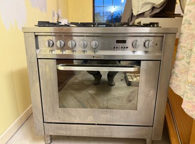 Hotpoint EG900X Gas oven & Extractor fan