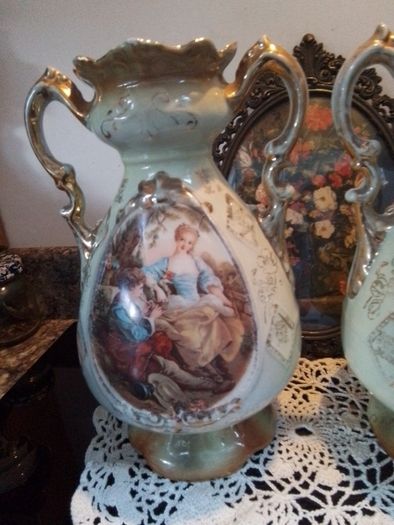 VTG Victorian Style Garniture Vases