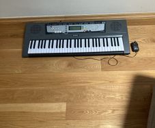Yamaha keyboard EZ-200