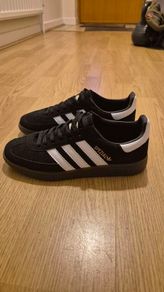Black and white trainers size 6