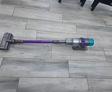 Dyson v15