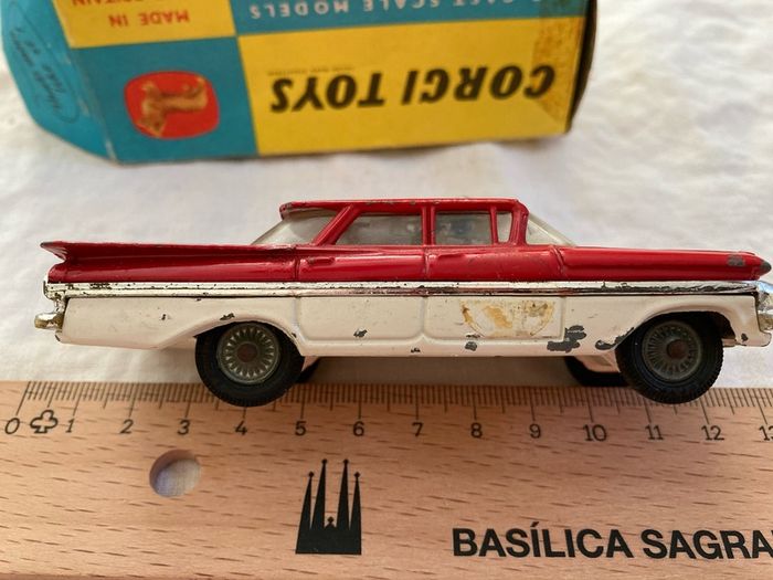Corgi 482. Chevrolet Impala Fire Chief. Box in ok condition. 1966/69